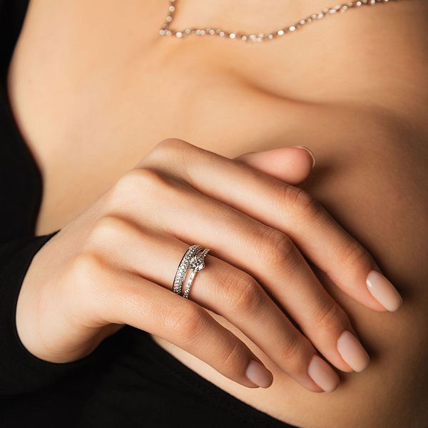 Кольцо из белого золота с бриллиантами