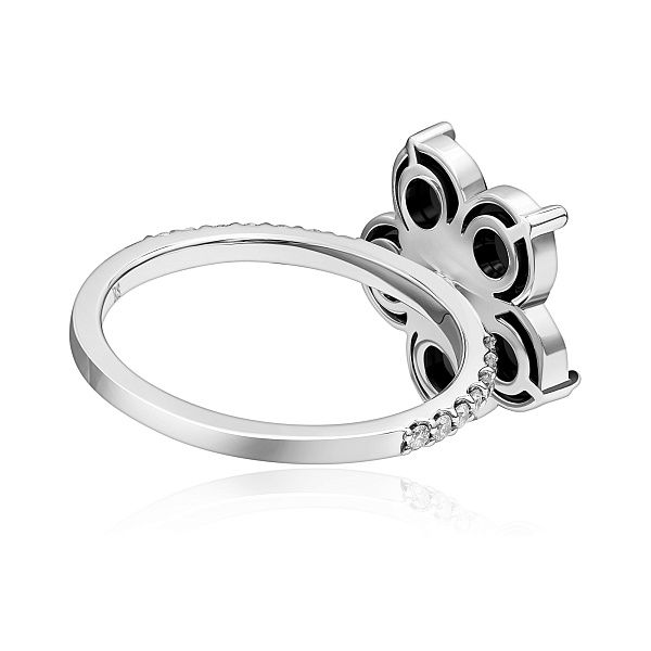 Кольцо из белого золота с ониксом и бриллиантами