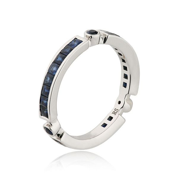 Кольцо из белого золота с сапфирами