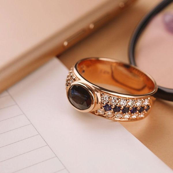 Кольцо из красного золота с сапфирами и бриллиантами