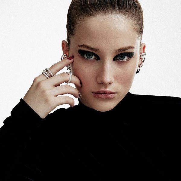 Серьга кафф из белого золота с бриллиантами