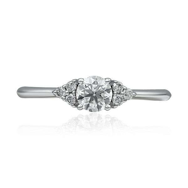 Кольцо из белого золота с бриллиантами