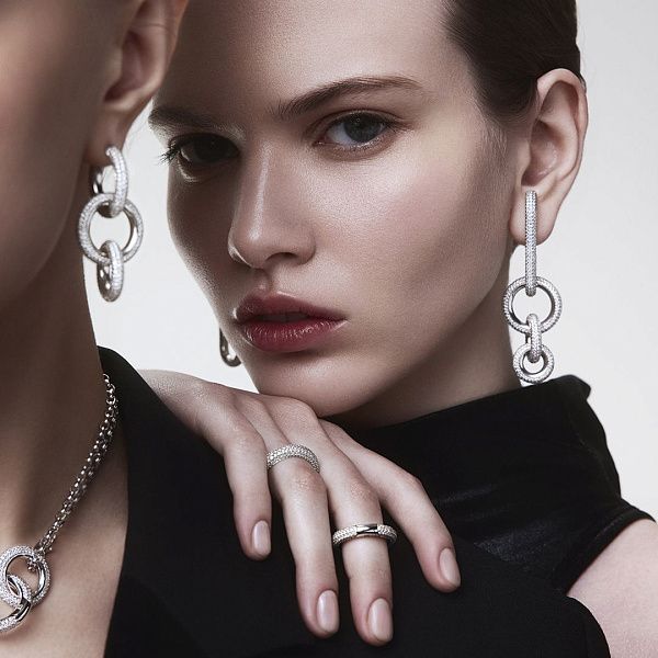 Серьга из белого золота с бриллиантами