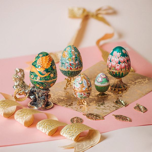 Яйцо-шкатулка «Тюльпаны» из серебра