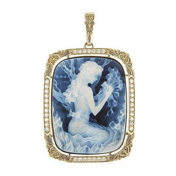 Подвеска из белого золота с бриллиантами и агатом