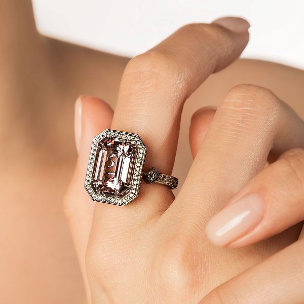 Кольцо из белого золота с бриллиантами и морганитом 5.57 ct