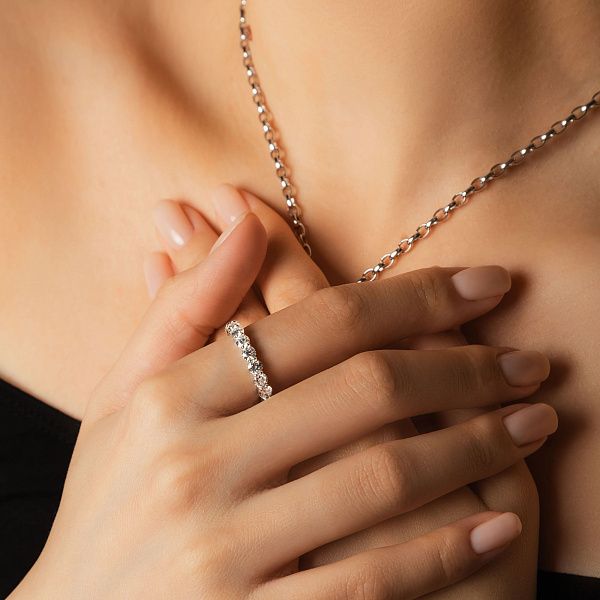 Кольцо из белого золота с бриллиантами