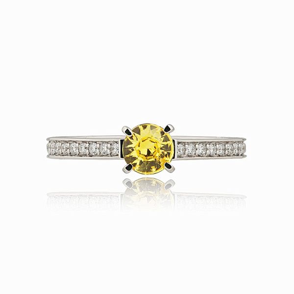 Кольцо из белого золота с сапфиром и бриллиантами