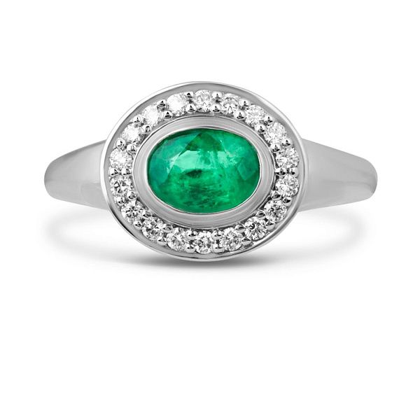 Кольцо из белого золота с бриллиантами и изумрудом