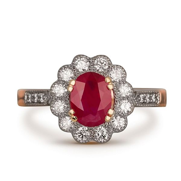 Кольцо из красного золота с бриллиантами и рубином