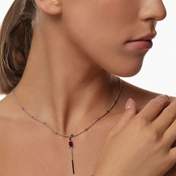 Колье из белого золота с гранатом и бриллиантами