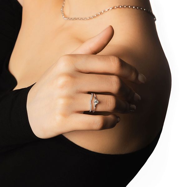 Кольцо из белого золота с бриллиантами