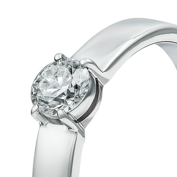 Кольцо из белого золота с бриллиантом