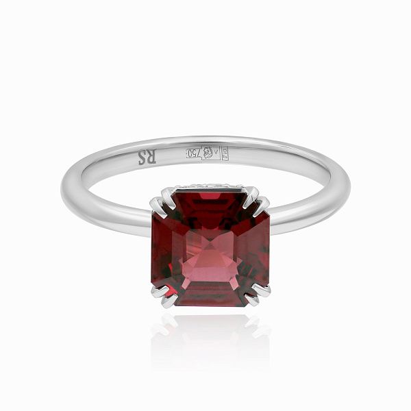 Кольцо из белого золота с бриллиантами и шпинелью 2.43 ct