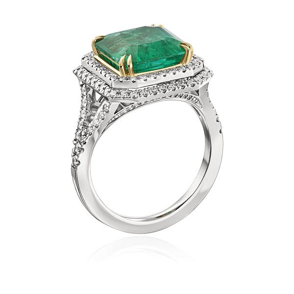 Кольцо из белого золота с бриллиантами и изумрудом 7 ct