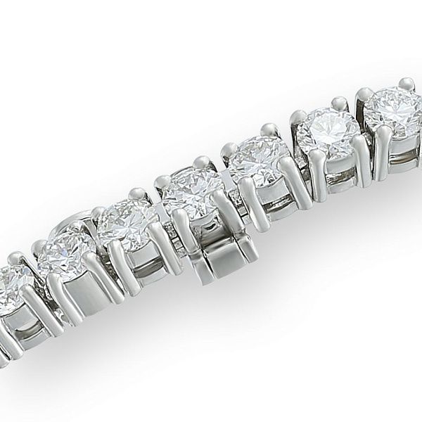 Браслет из белого золота с бриллиантами 5.535 ct