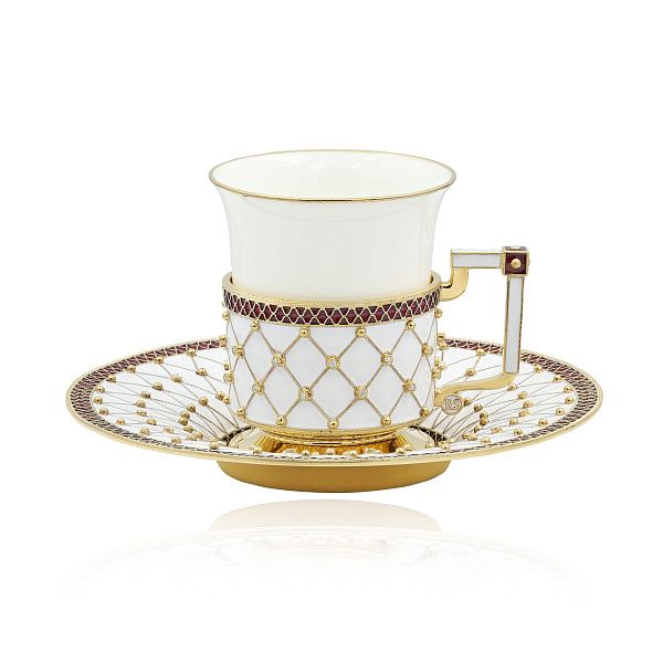 Блюдце из серебра с бриллиантами