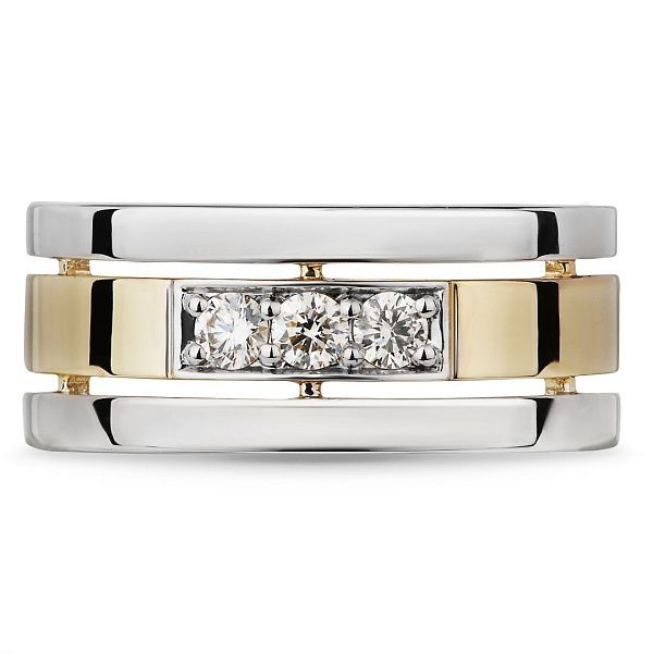 Обручальное кольцо из желтого золота с бриллиантами