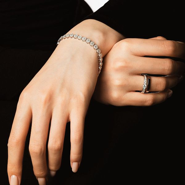 Кольцо из белого золото с бриллиантами