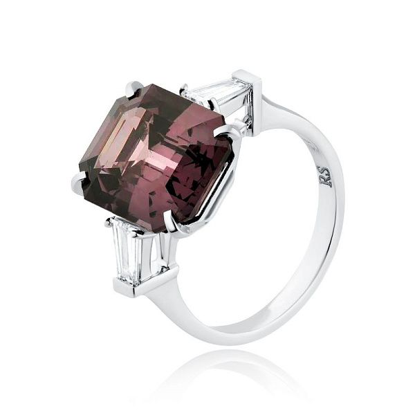 Кольцо из белого золота с бриллиантами и шпинелью 7.67 ct