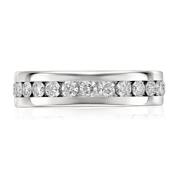 Обручальное кольцо из белого золота с бриллиантами