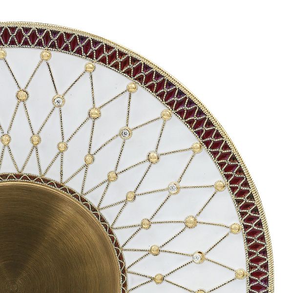 Блюдце из серебра с бриллиантами