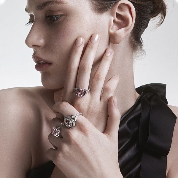 Кольцо из белого золота с морганитом 6.39 ct и бриллиантами