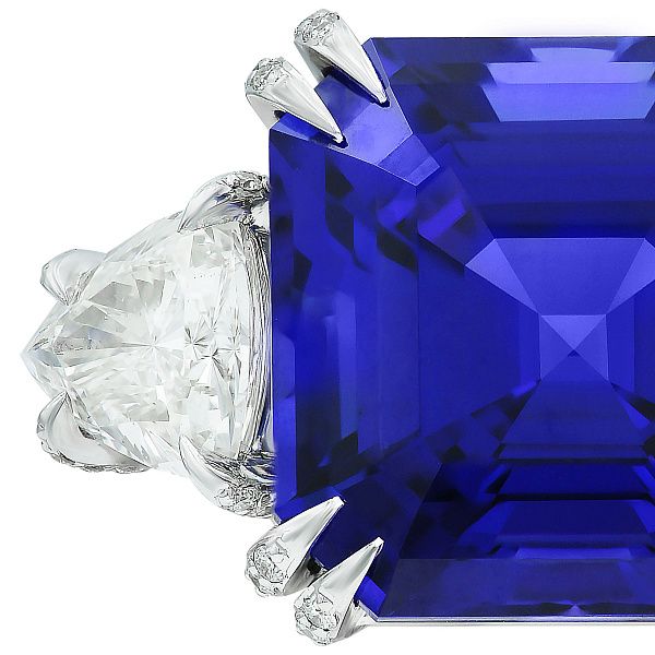 Кольцо из белого золота с танзанитом 11.02 ct и бриллиантами